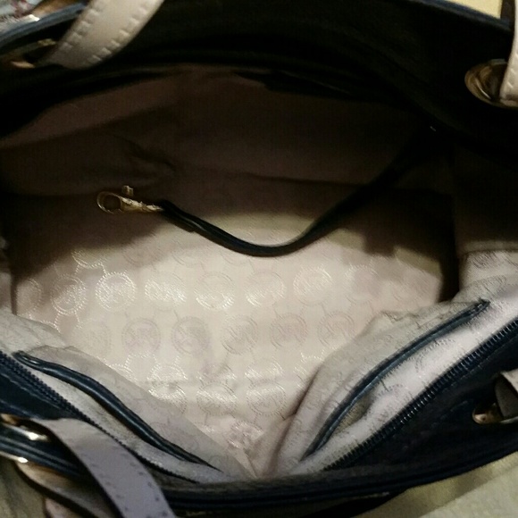 Purse - Picture 2 of 4